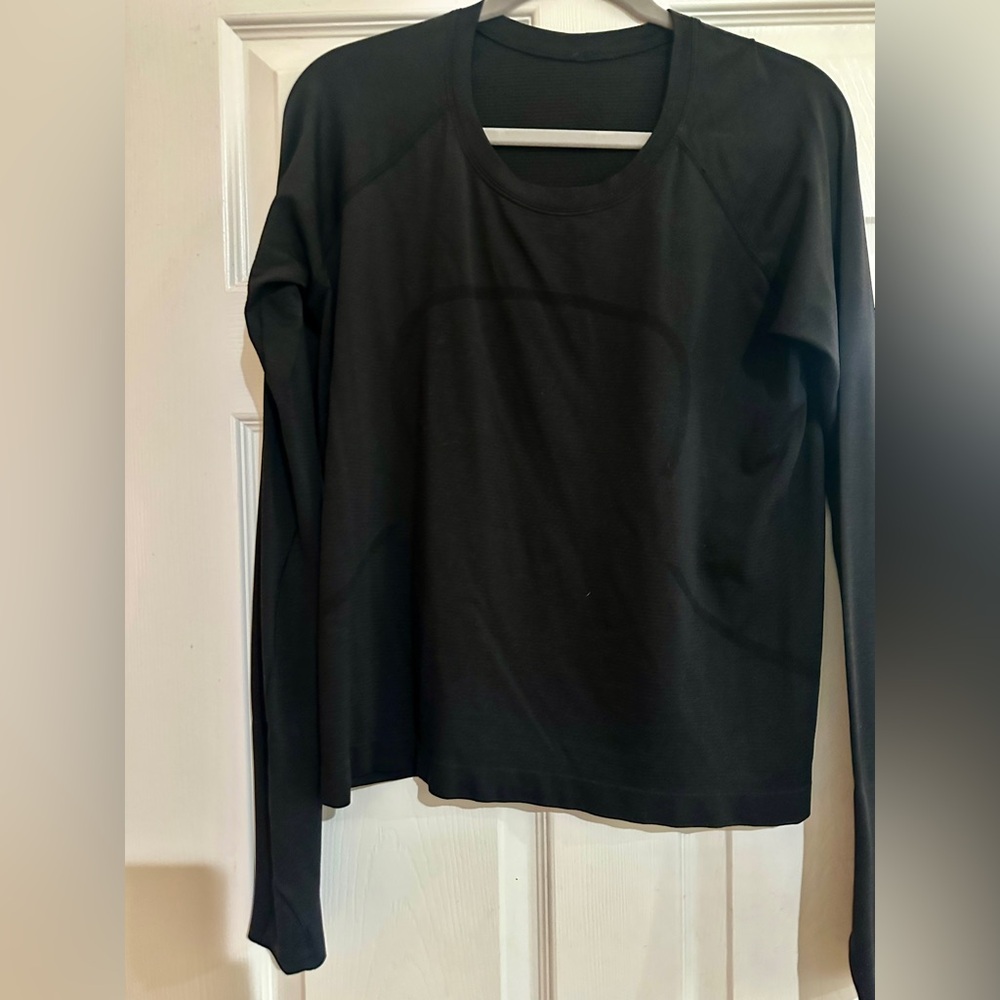 Lululemon - Black Long-Sleeve Women's Top